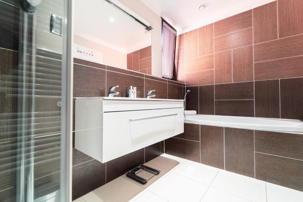 Prague Marina River View Apartment Close To City Centre Free Parking Praga Exterior foto