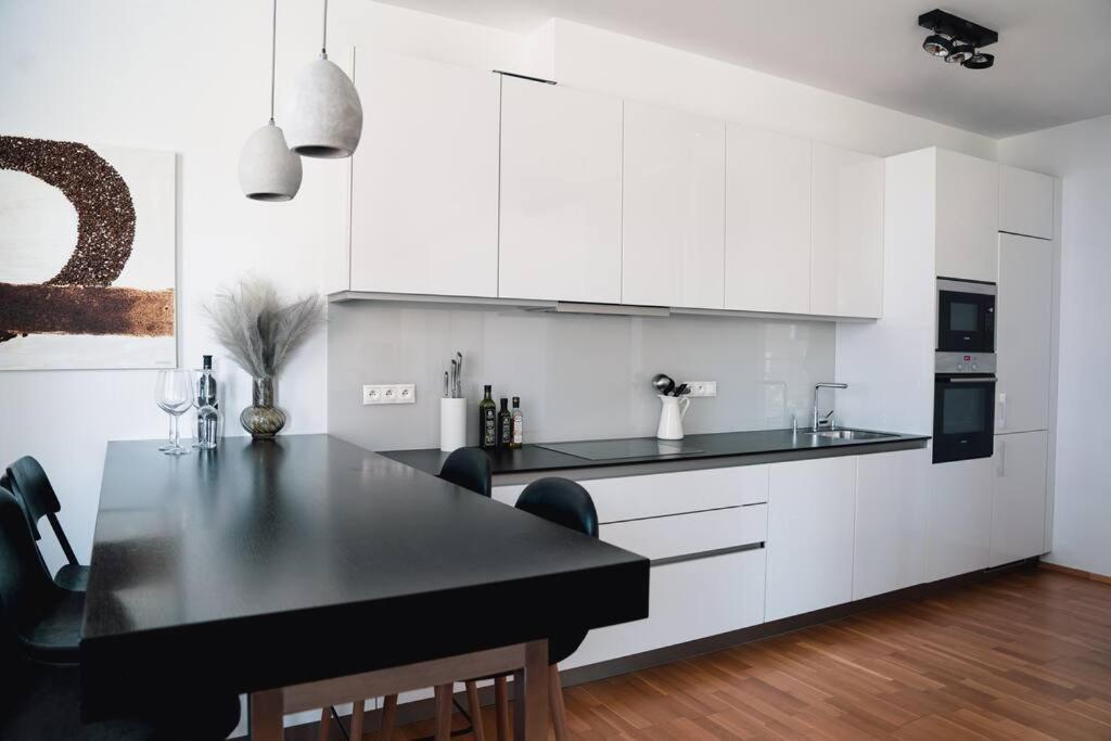 Prague Marina River View Apartment Close To City Centre Free Parking Praga Exterior foto