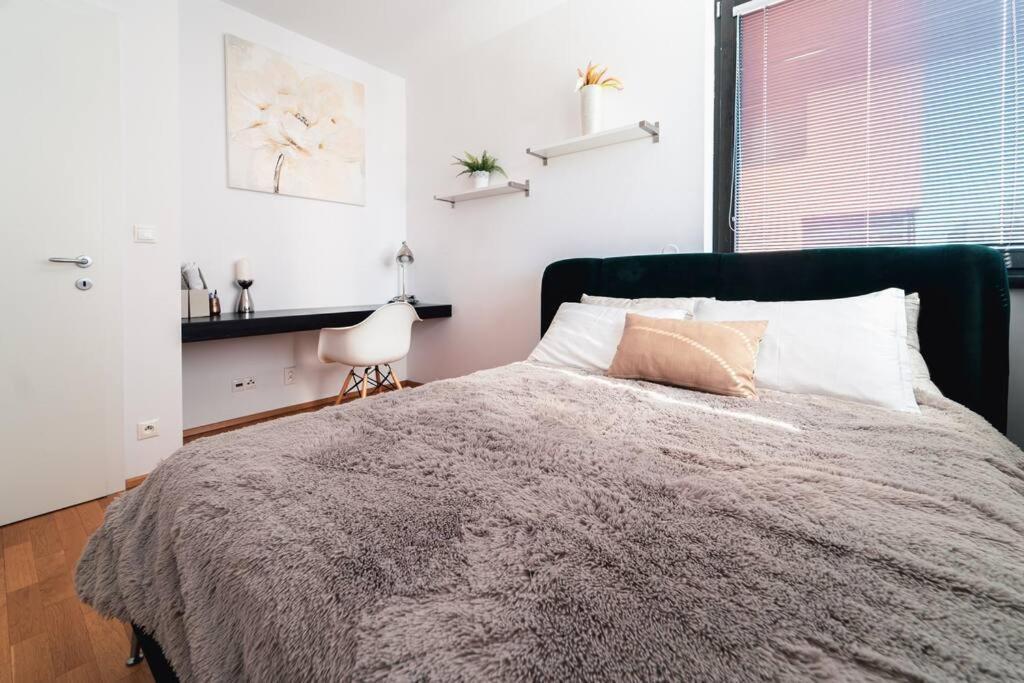 Prague Marina River View Apartment Close To City Centre Free Parking Praga Exterior foto