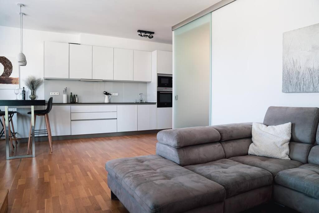 Prague Marina River View Apartment Close To City Centre Free Parking Praga Exterior foto